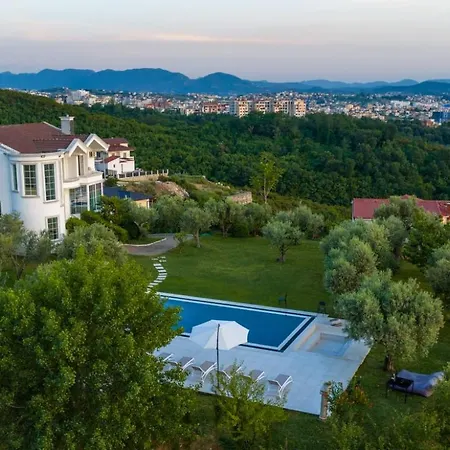 Kamila Villa *